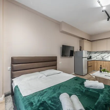 City Center Studio 500mbs *