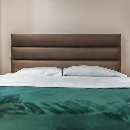 City Center Studio 500mbs *