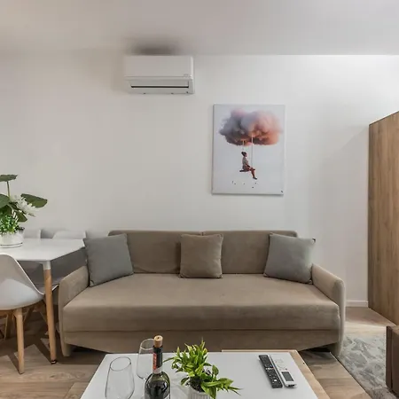 City Center Studio 500mbs