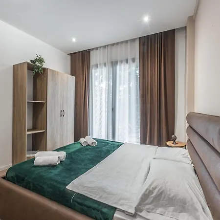 City Center Studio 500mbs