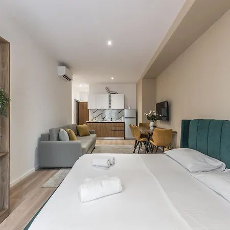 City Center Studio 500mbs *
