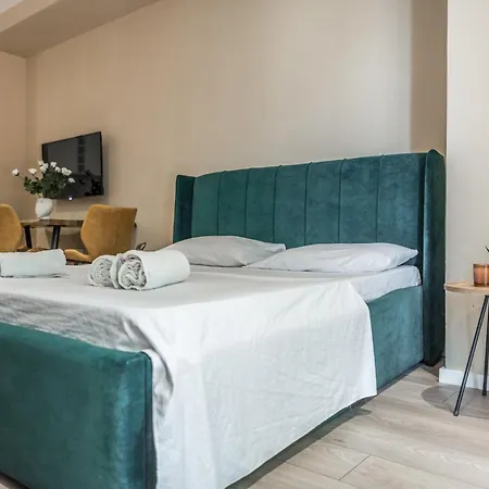 City Center Studio 500mbs *