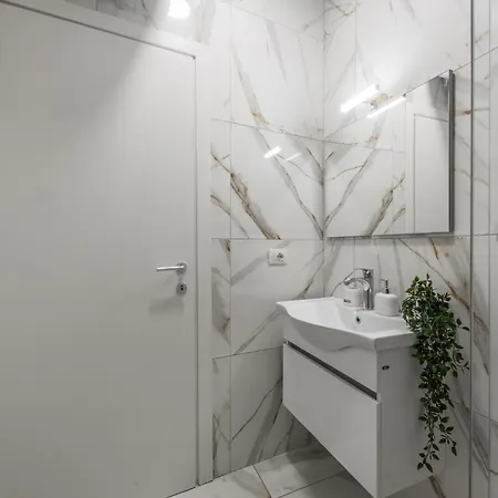 City Center Studio 500mbs