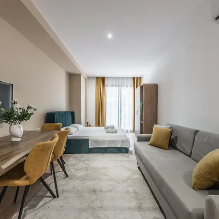 City Center Studio 500mbs